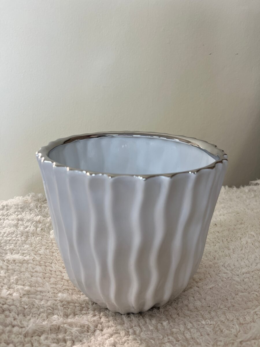 PORTAMACETA BLANCO Y PLATEADO ONDAS