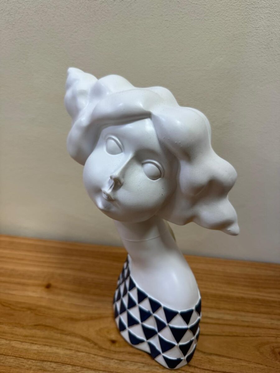 ESCULTURA NIÑA