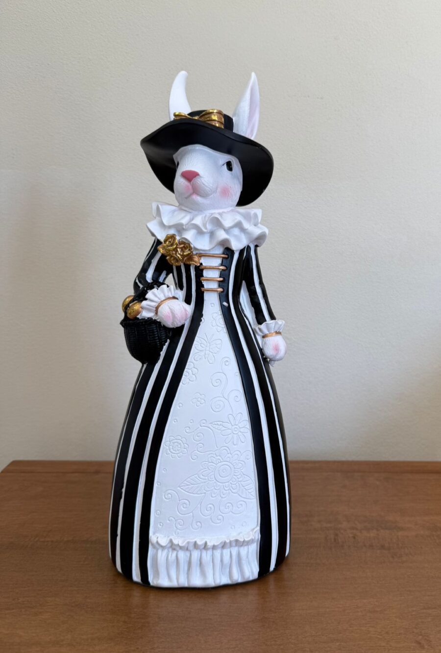 ESCULTURA CONEJA ALICIA 35 CM